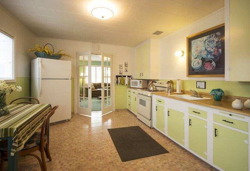 فندق Beachside Inn