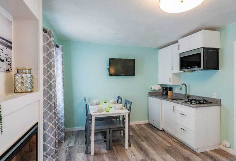 فندق Beachside Inn