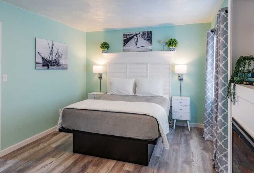 فندق Beachside Inn