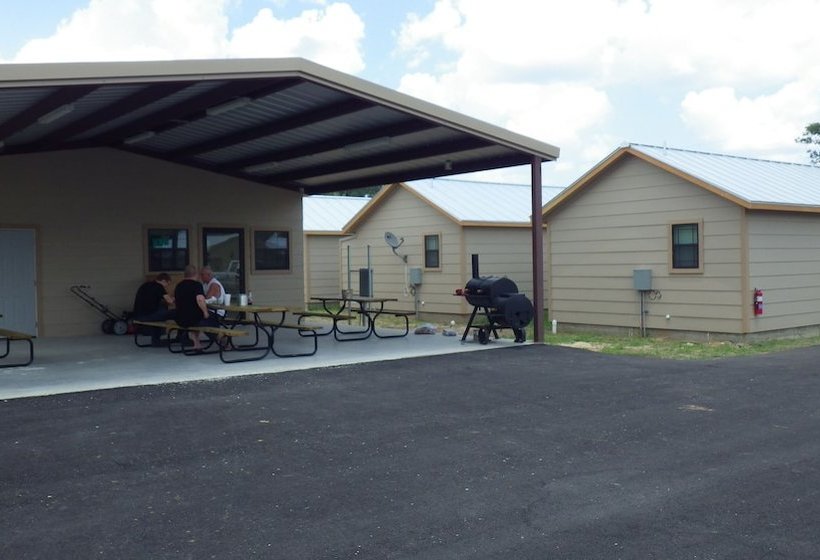 ホテル Brush Country Lodge