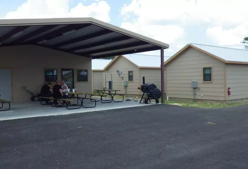 ホテル Brush Country Lodge