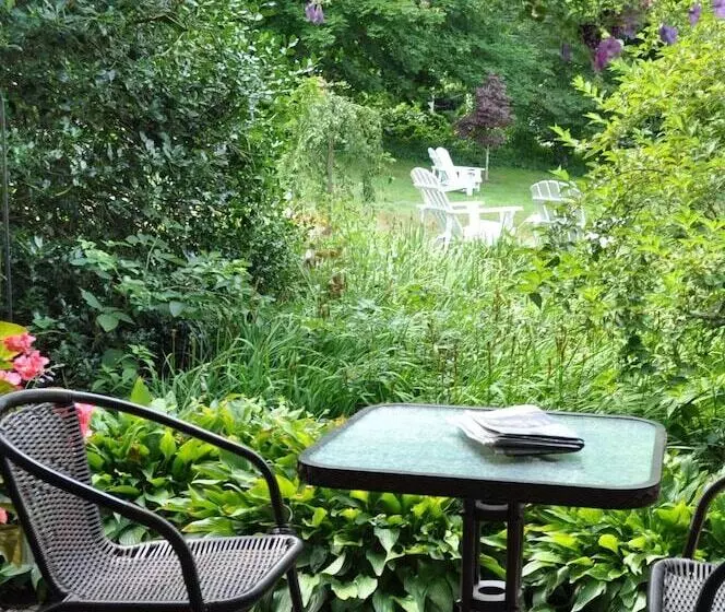 Hotelli Candleberry Inn On Cape Cod