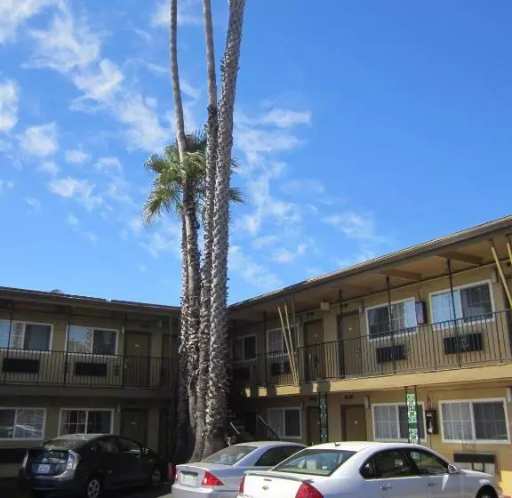 ホテル Civic Center Lodge / Lake Merritt Bart
