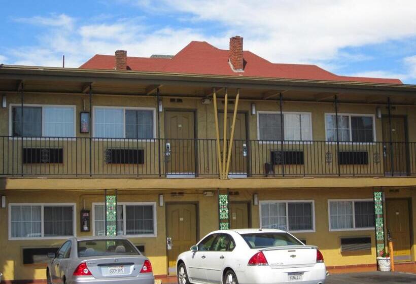 فندق Civic Center Lodge / Lake Merritt Bart