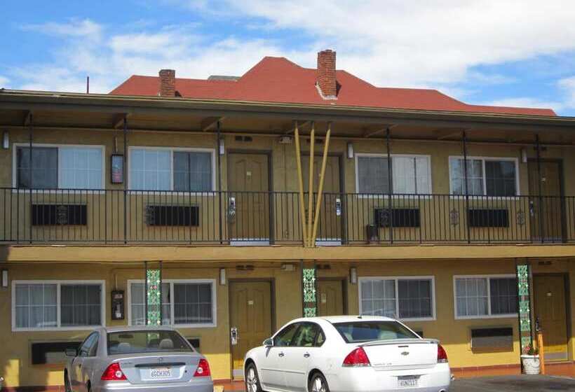 فندق Civic Center Lodge / Lake Merritt Bart