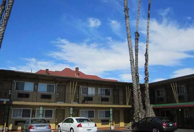 ホテル Civic Center Lodge / Lake Merritt Bart