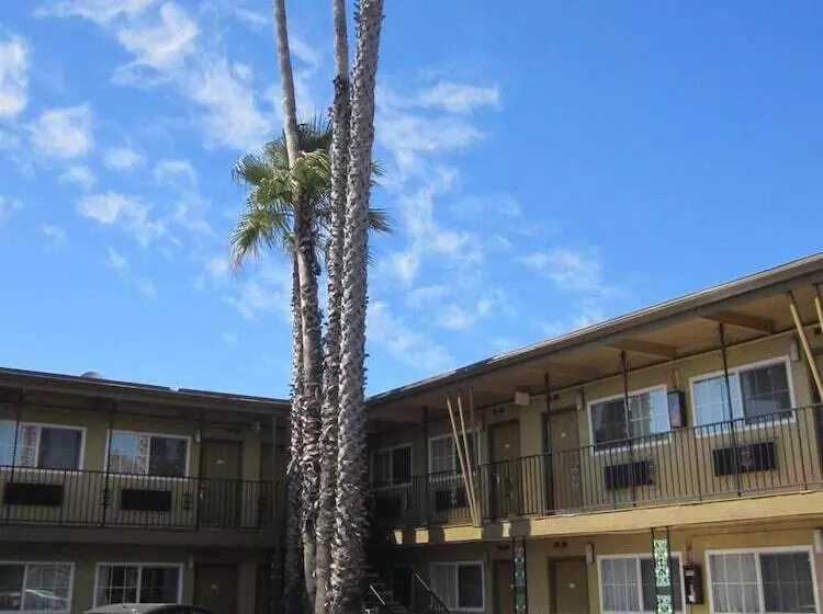 ホテル Civic Center Lodge / Lake Merritt Bart
