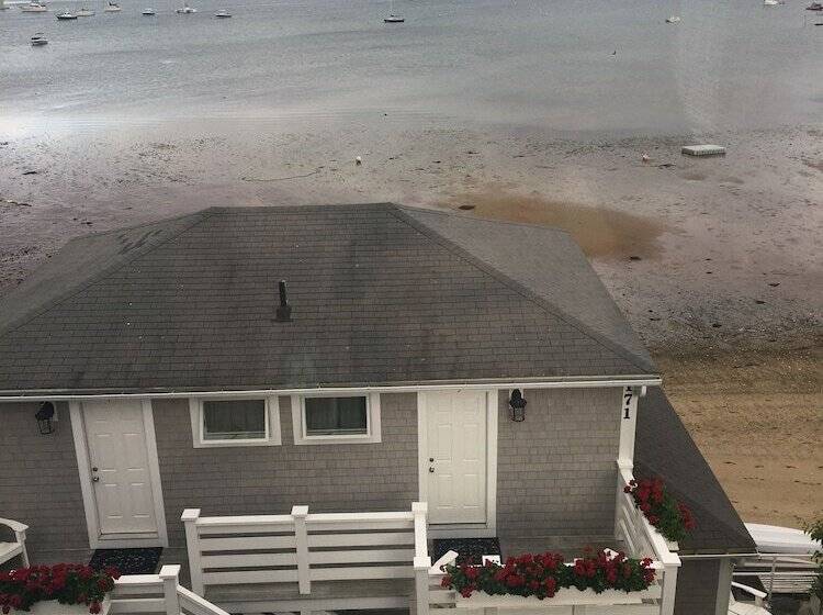 هتل Dyer's Beach House