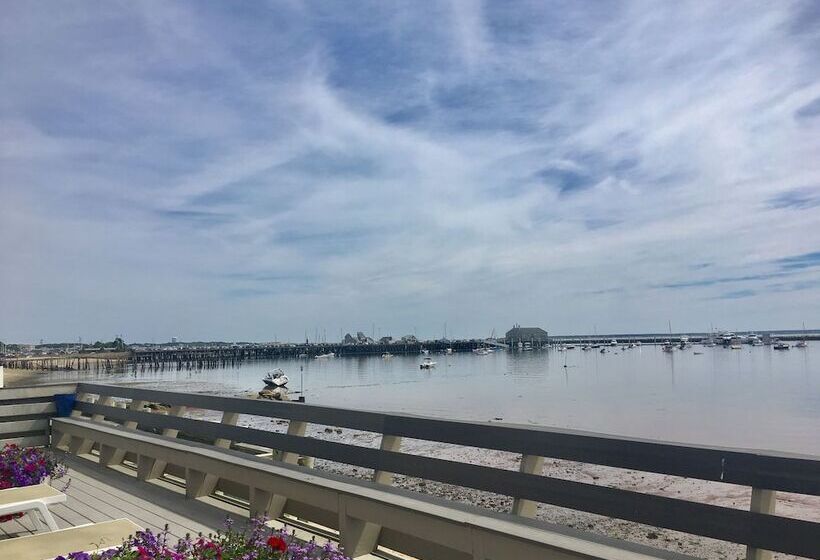 هتل Dyer's Beach House