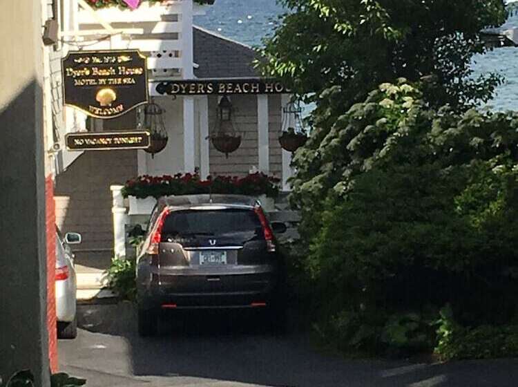 هتل Dyer's Beach House