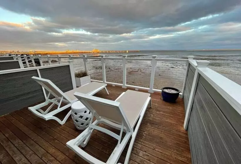 Hotelli Dyer's Beach House