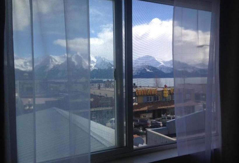 בית מלון כפרי Fourth Avenue Lodging