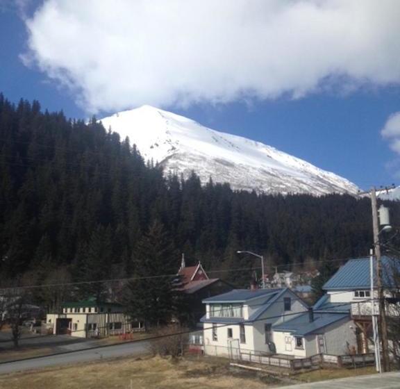 בית מלון כפרי Fourth Avenue Lodging