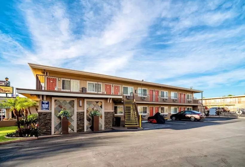 Hotelli Friendly Hills Inn