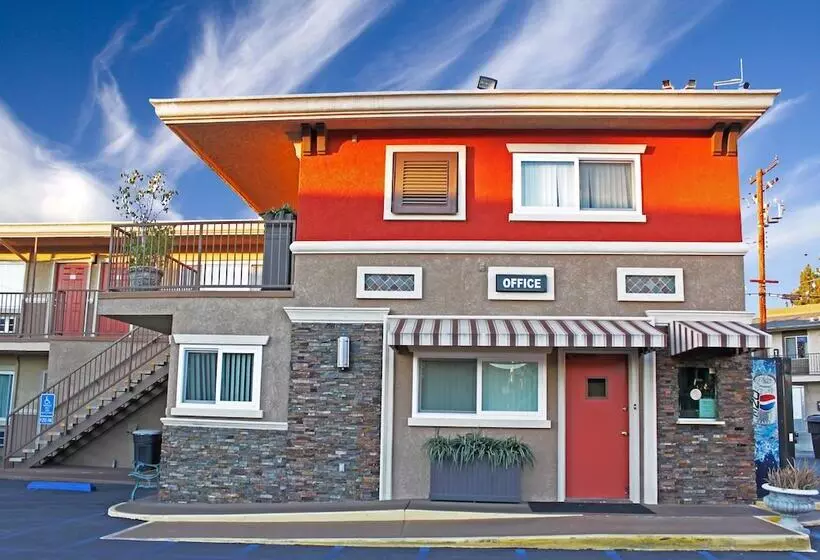 Hotelli Friendly Hills Inn