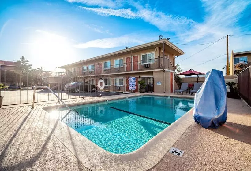 Hotelli Friendly Hills Inn