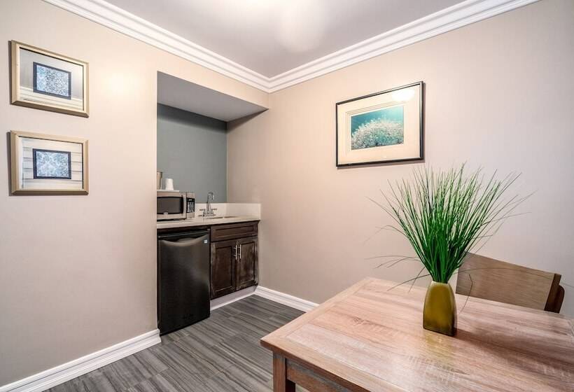 בית מלון כפרי Friendly Hills Inn