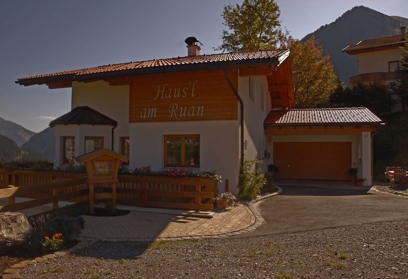 호텔 Häus`l Am Ruan