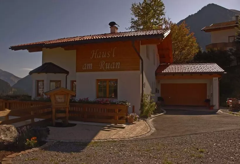 Hotelli Häus`l Am Ruan