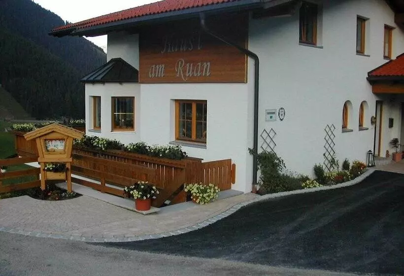 Hotelli Häus`l Am Ruan