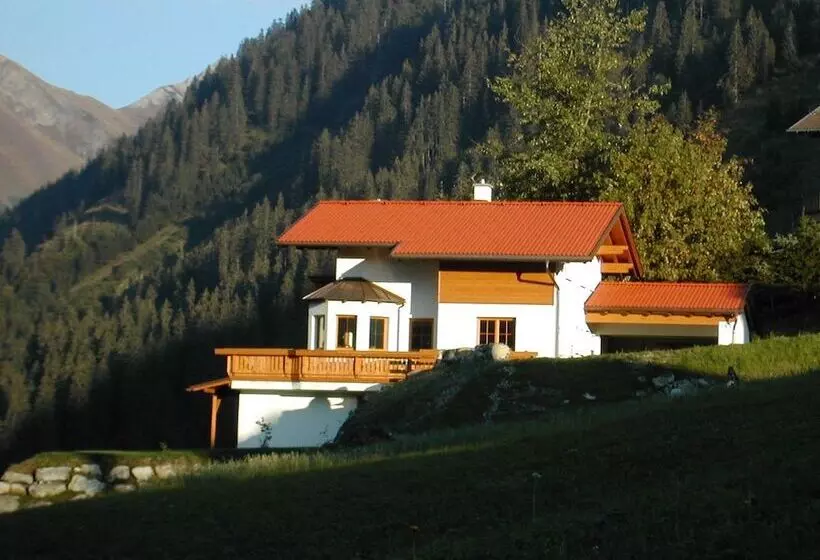 Hotelli Häus`l Am Ruan
