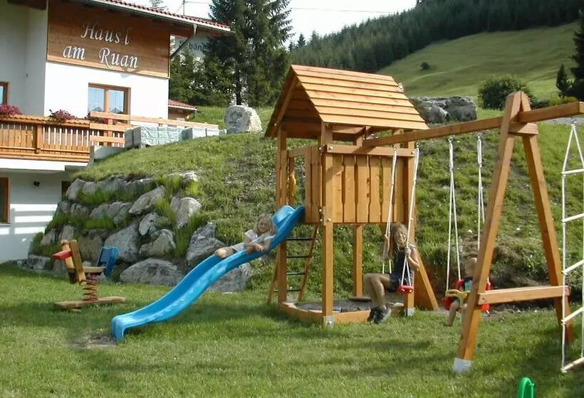 Hotelli Häus`l Am Ruan