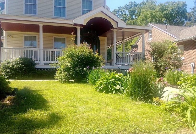 هتل Naomi's Inn Bed & Breakfast