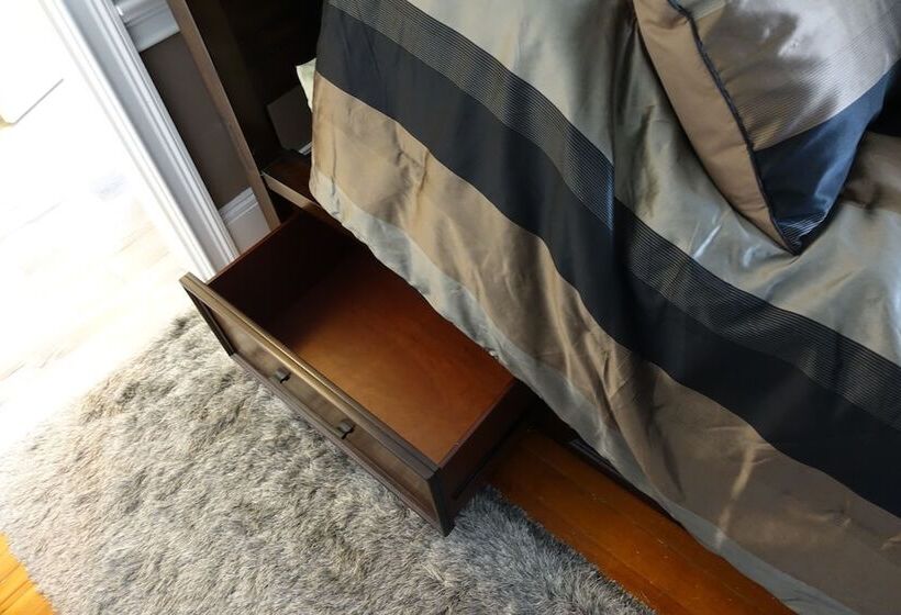 هتل Naomi's Inn Bed & Breakfast