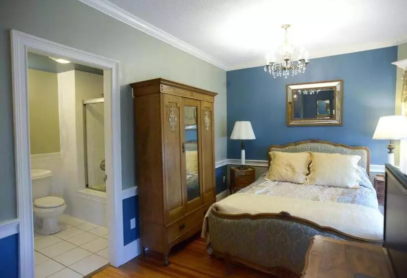 ホテル Naomi's Inn Bed & Breakfast