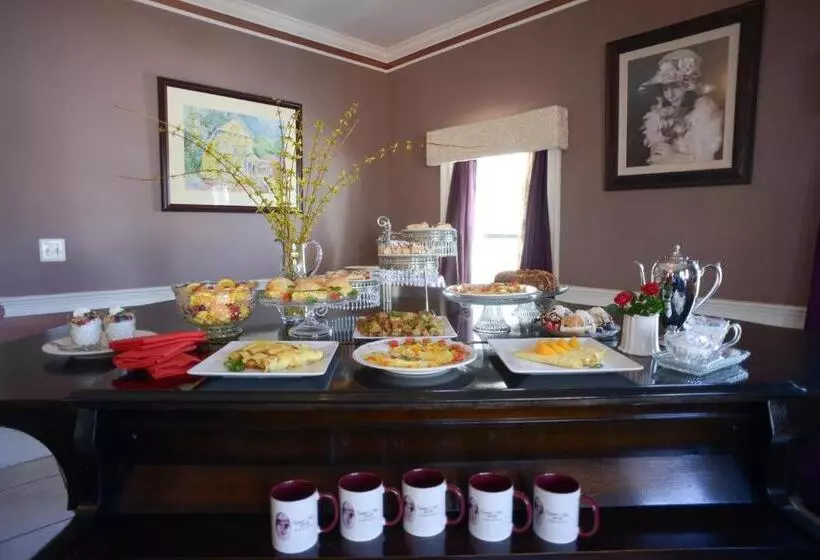 ホテル Naomi's Inn Bed & Breakfast