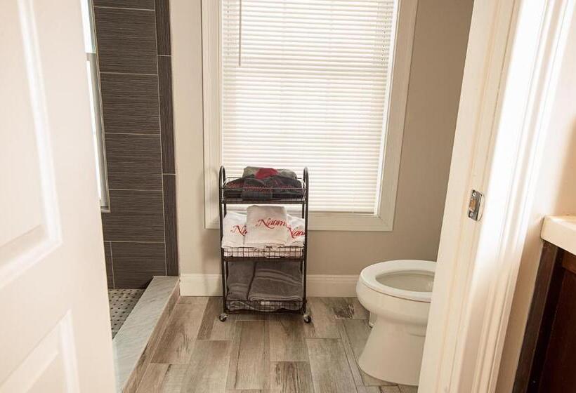 هتل Naomi's Inn Bed & Breakfast