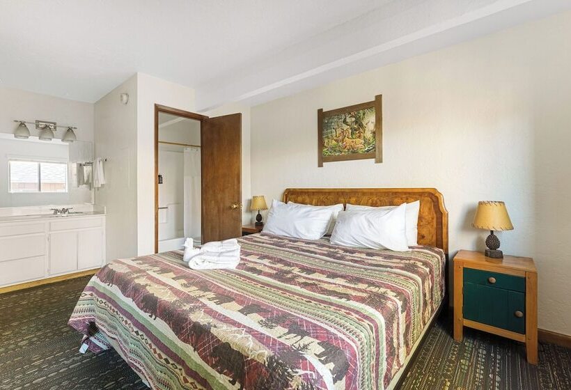 בית מלון כפרי Socal Vacations   Village Inn