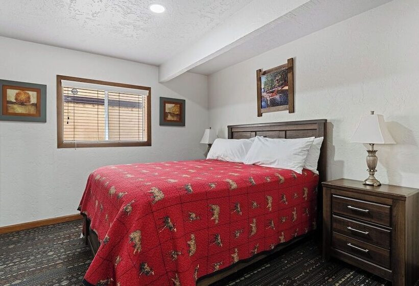 בית מלון כפרי Socal Vacations   Village Inn