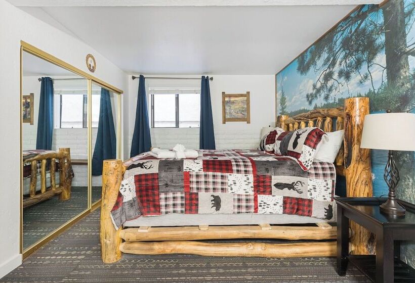 בית מלון כפרי Socal Vacations   Village Inn