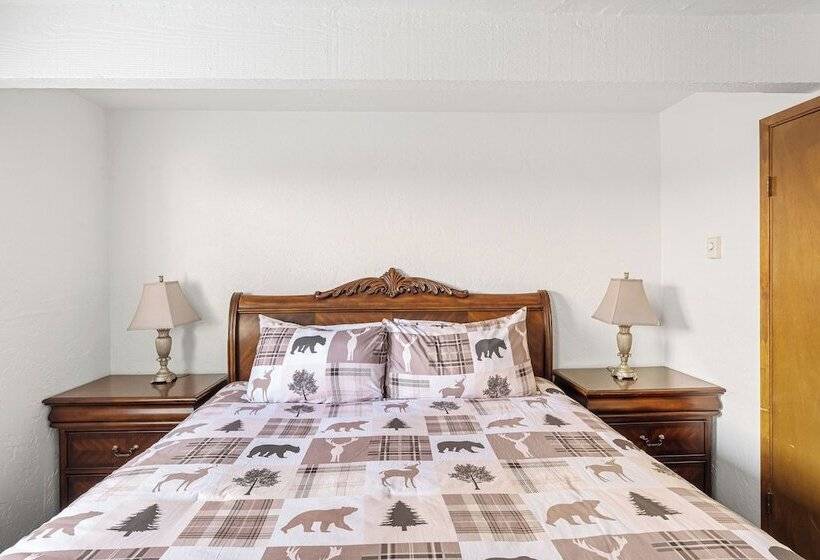 בית מלון כפרי Socal Vacations   Village Inn