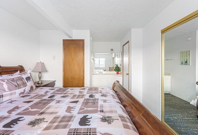 בית מלון כפרי Socal Vacations   Village Inn