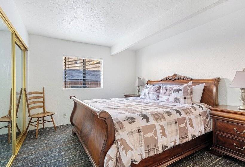 בית מלון כפרי Socal Vacations   Village Inn