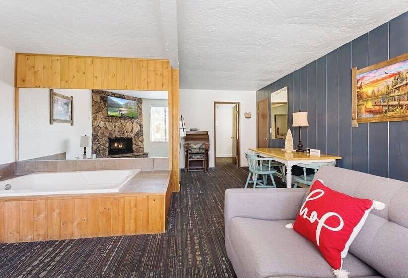 בית מלון כפרי Socal Vacations   Village Inn