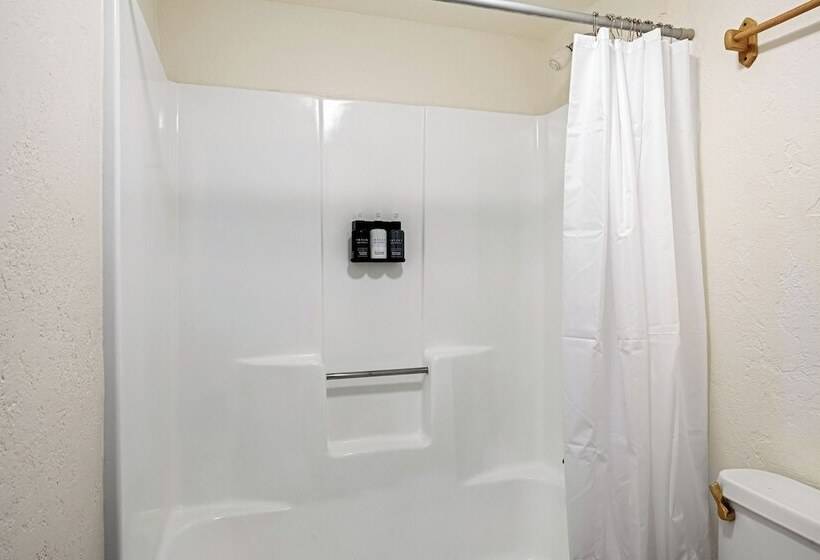 בית מלון כפרי Socal Vacations   Village Inn