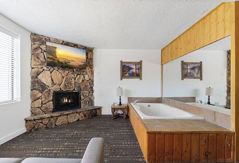 בית מלון כפרי Socal Vacations   Village Inn