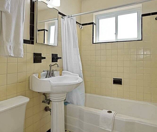 酒店 The Conch House Marina Resort