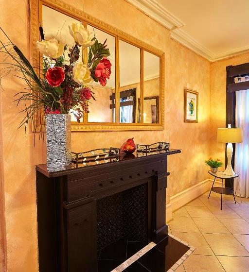 هتل The International Cozy Inn