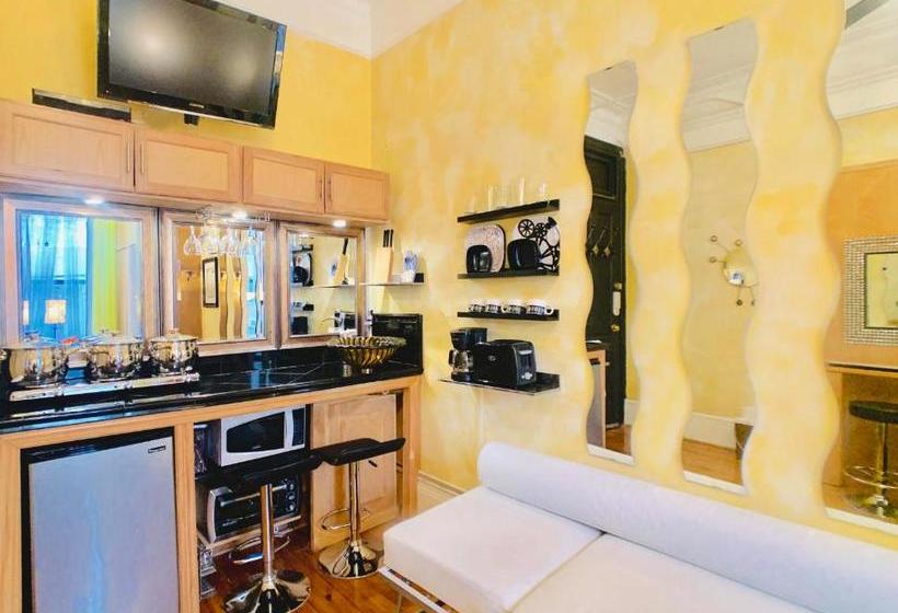 هتل The International Cozy Inn