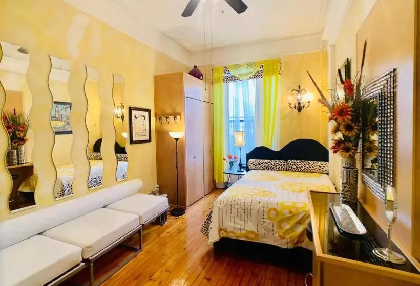هتل The International Cozy Inn
