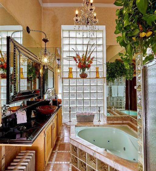 هتل The International Cozy Inn