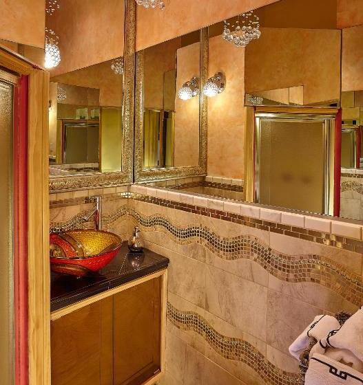 هتل The International Cozy Inn