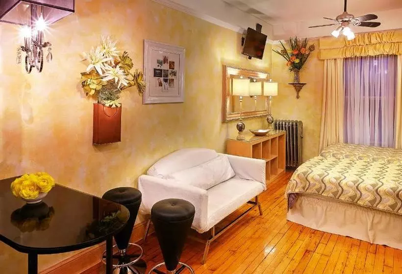هتل The International Cozy Inn