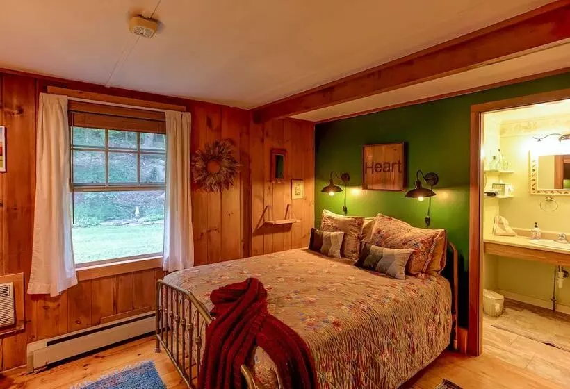Hotelli Timberholm Inn