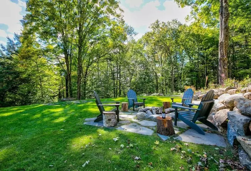 Hotelli Timberholm Inn