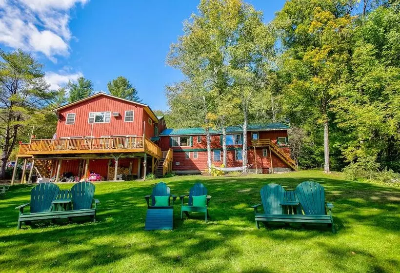 Hotelli Timberholm Inn